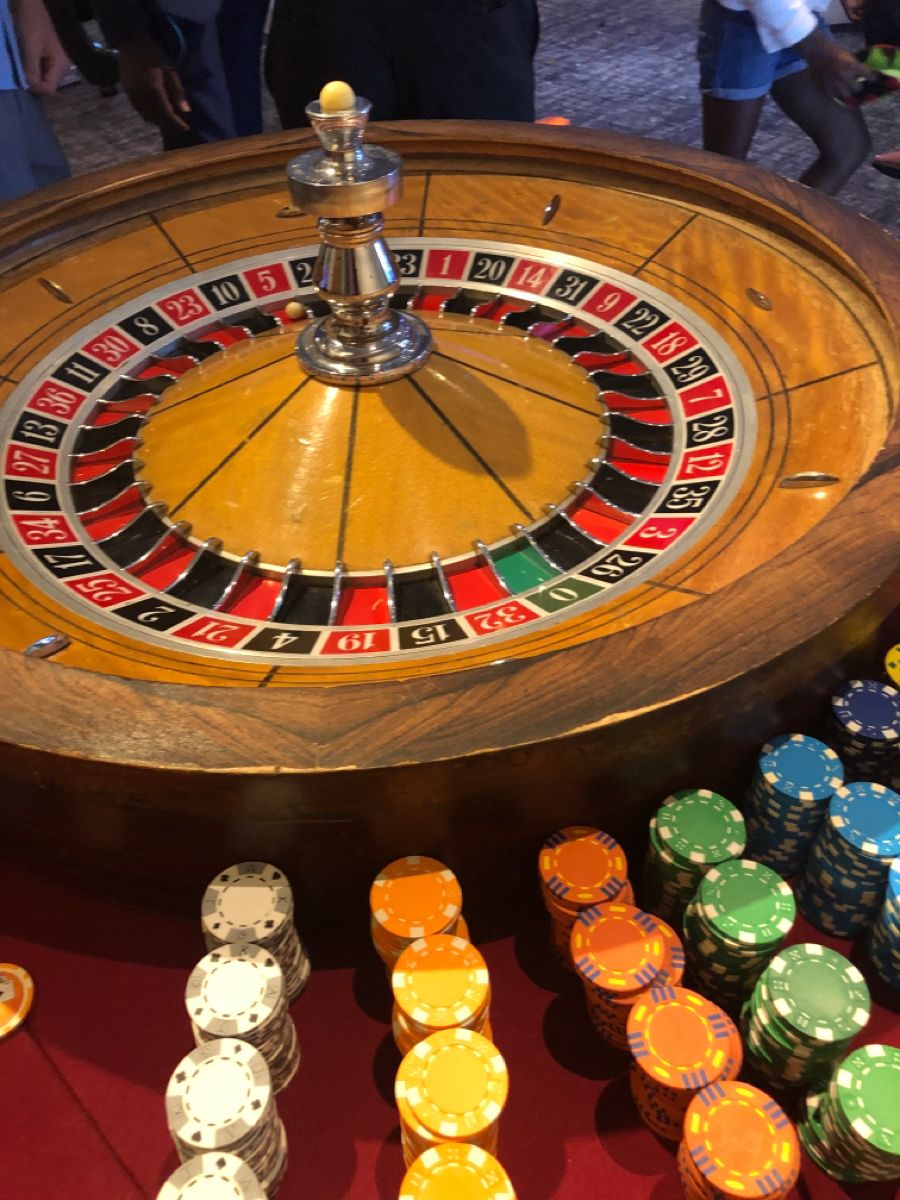 Jackpot Predictions کھلاڑیوں کے لیے لائیو کیسینو سیکشن